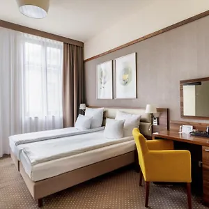 Golden Tulip Center Отель Краков